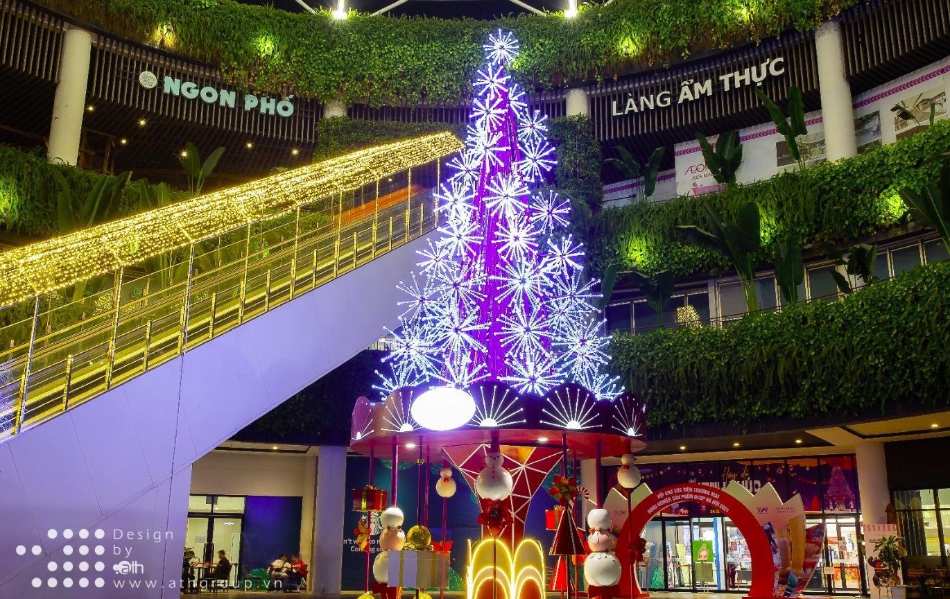 Aeon Mall Long Biên nổi bật với không khí Noel nhộn nhịp