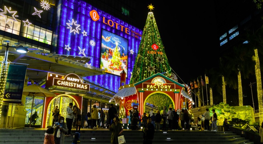 Cây thông Noel khổng lồ tại Lotte