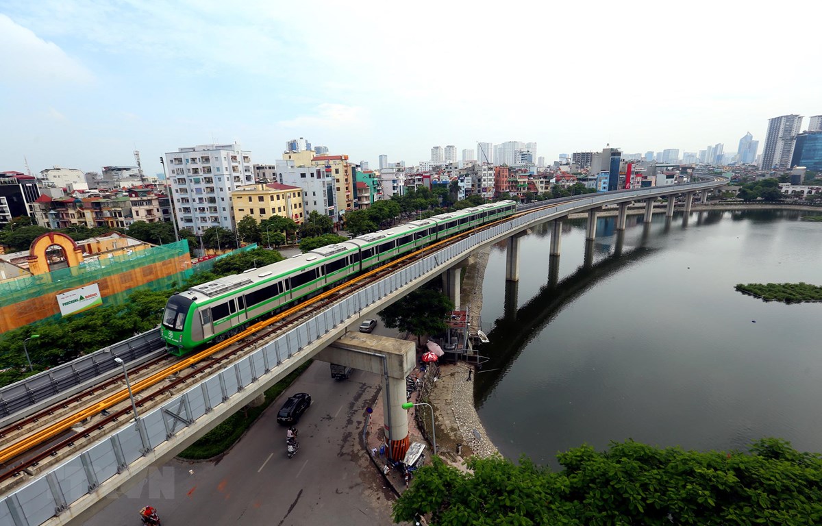 Bao trọn view thành phố với đường sắt trên cao Metro Cát Linh - Hà Đông