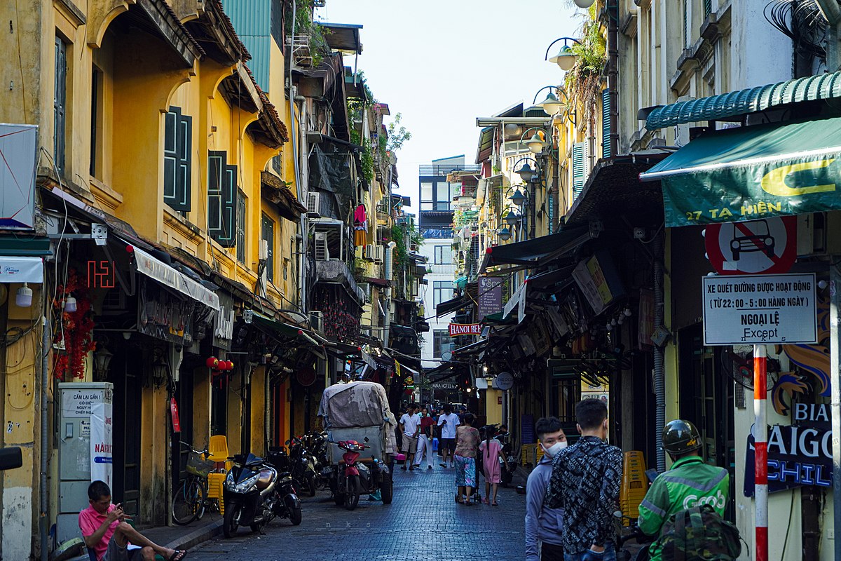 Một góc phố cổ, địa điểm ghé thăm của hầu hết du khách khi du lịch Hà Nội.