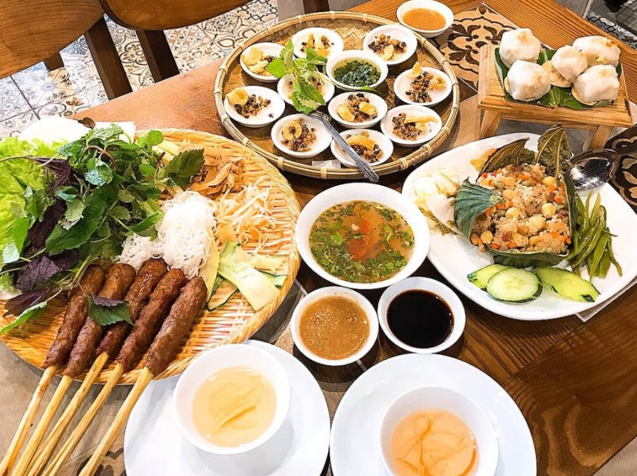 Các món ăn thơm ngon, hấp dẫn tại Nét Huế 