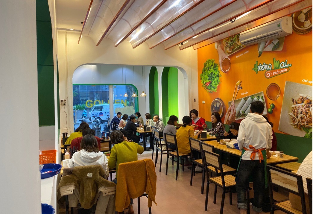 Nhà hàng phở cuốn nổi tiếng Hương Mai với không gian ấm cúng, đẹp mắt
