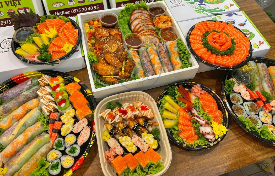 Dấu ấn thương hiệu của Sushi Việt là các mẹt sushi nhiều màu sắc hấp dẫn