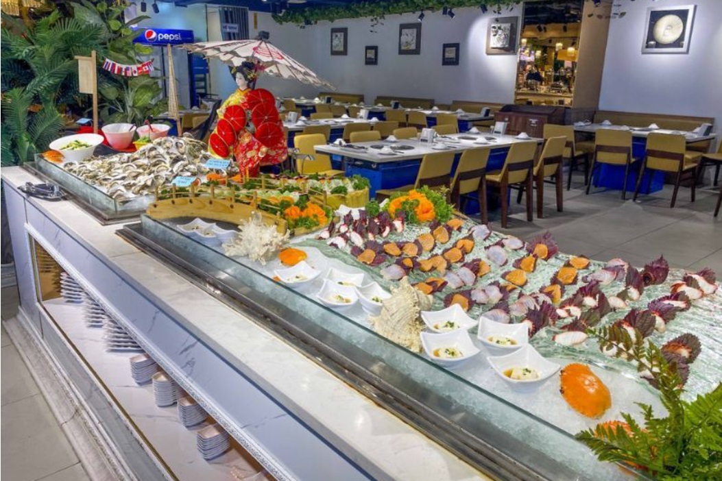 Các món hải sản, sashimi tươi roi rói tại nhà hàng Tân Cảng