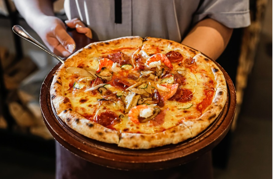 Thưởng thức trọn vẹn hương vị pizza chuẩn Ý tại Capricciosa 