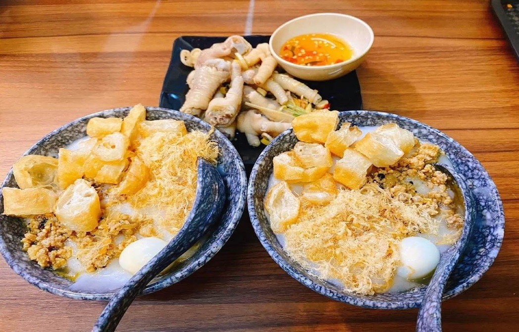 Cháo sườn là món ăn vặt mùa đông Hà Nội nổi tiếng 