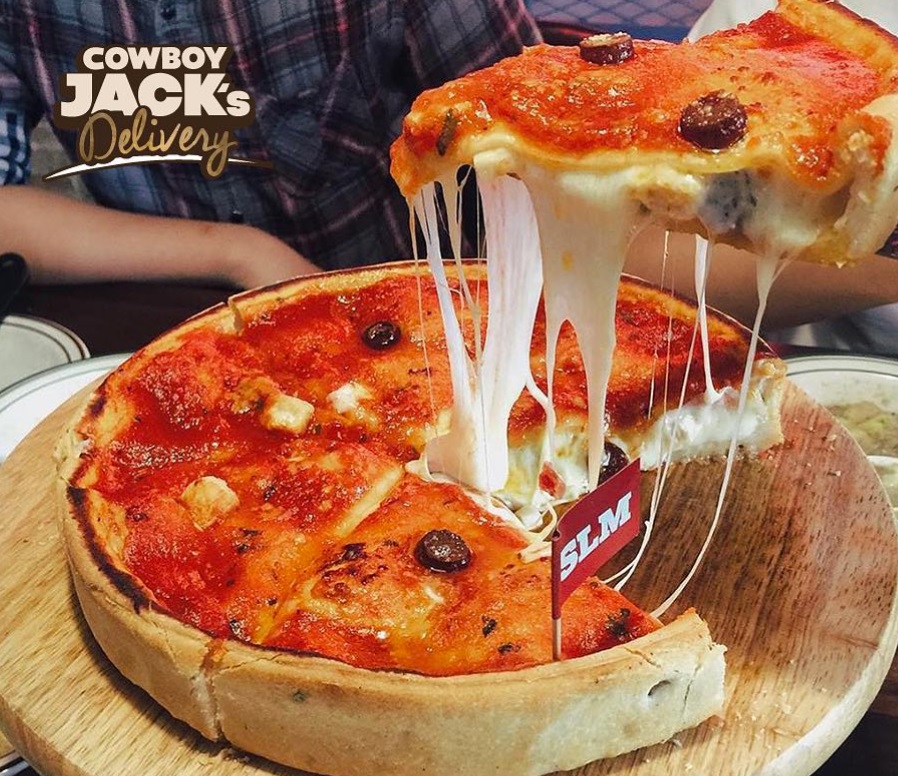 Chicago Pizza đẫm nhân mozzarella béo ngậy làm say đắm biết bao thực khách