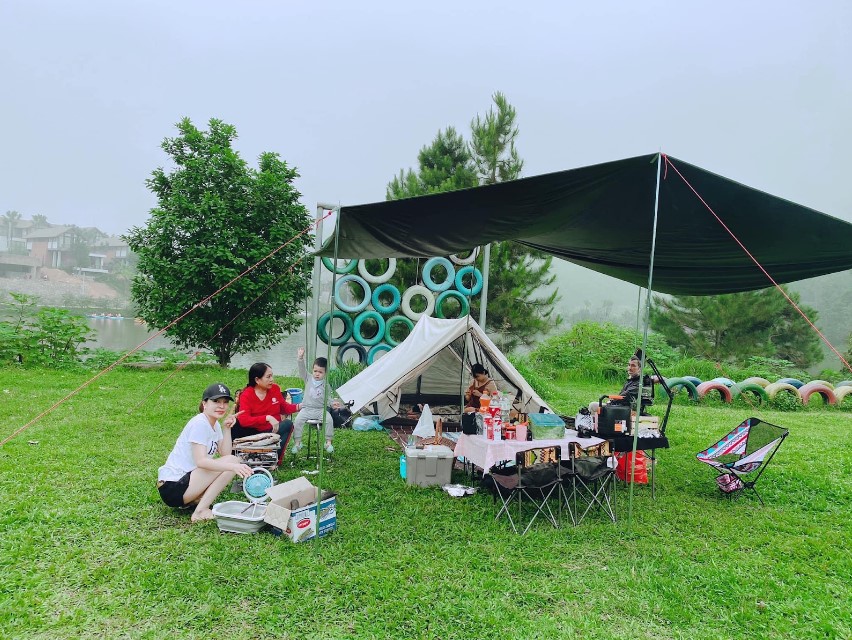 Hoạt động cắm trại tại Thung Lũng Bản Xôi