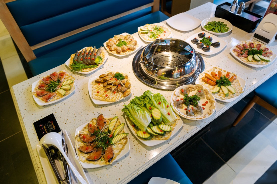 Các món ăn tươi ngon chế biến bằng cách hấp thủy nhiệt ở Long Wang