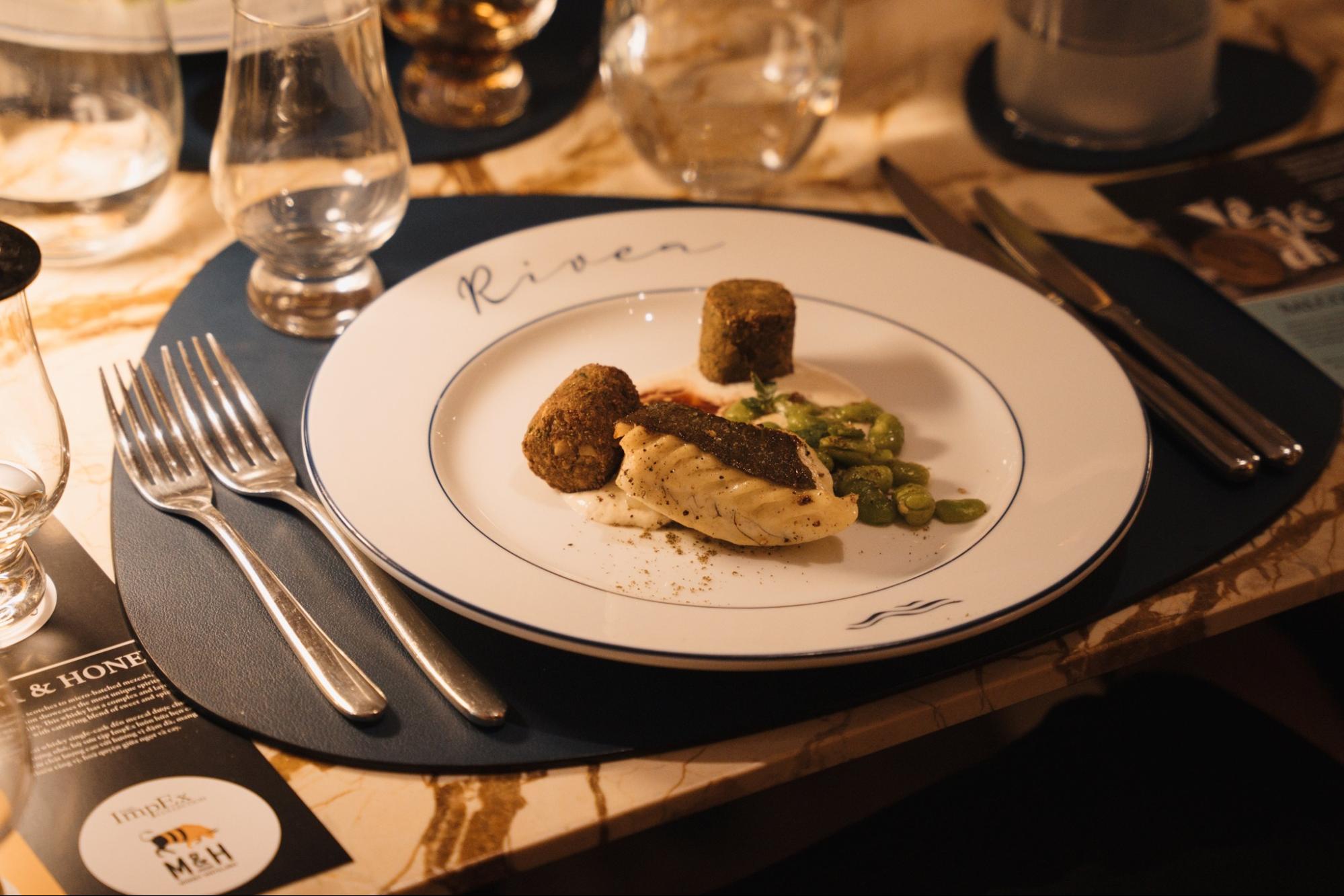 Những món Âu thượng hạng được trang trí một cách tinh tế tại Rivea - Dining Louge