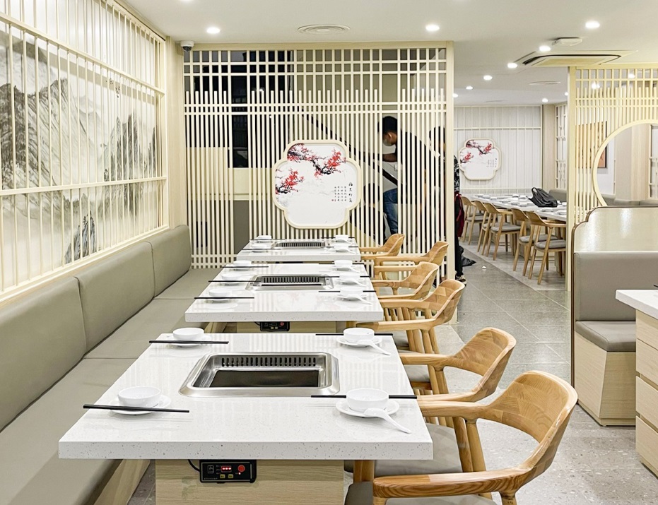 Không gian ẩm thực hiện đại và sang trọng của nhà hàng WuLong