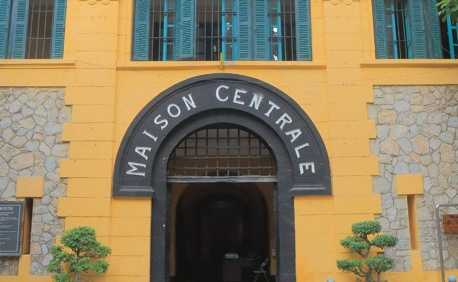 Nhà tù Hỏa Lò là di tích lịch sử nổi tiếng ở Hà Nội