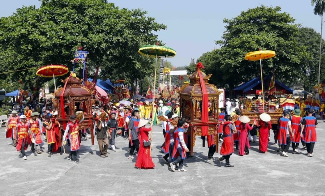 Lễ hội Chử Đồng Tử thu hút nhiều du khách tới trải nghiệm