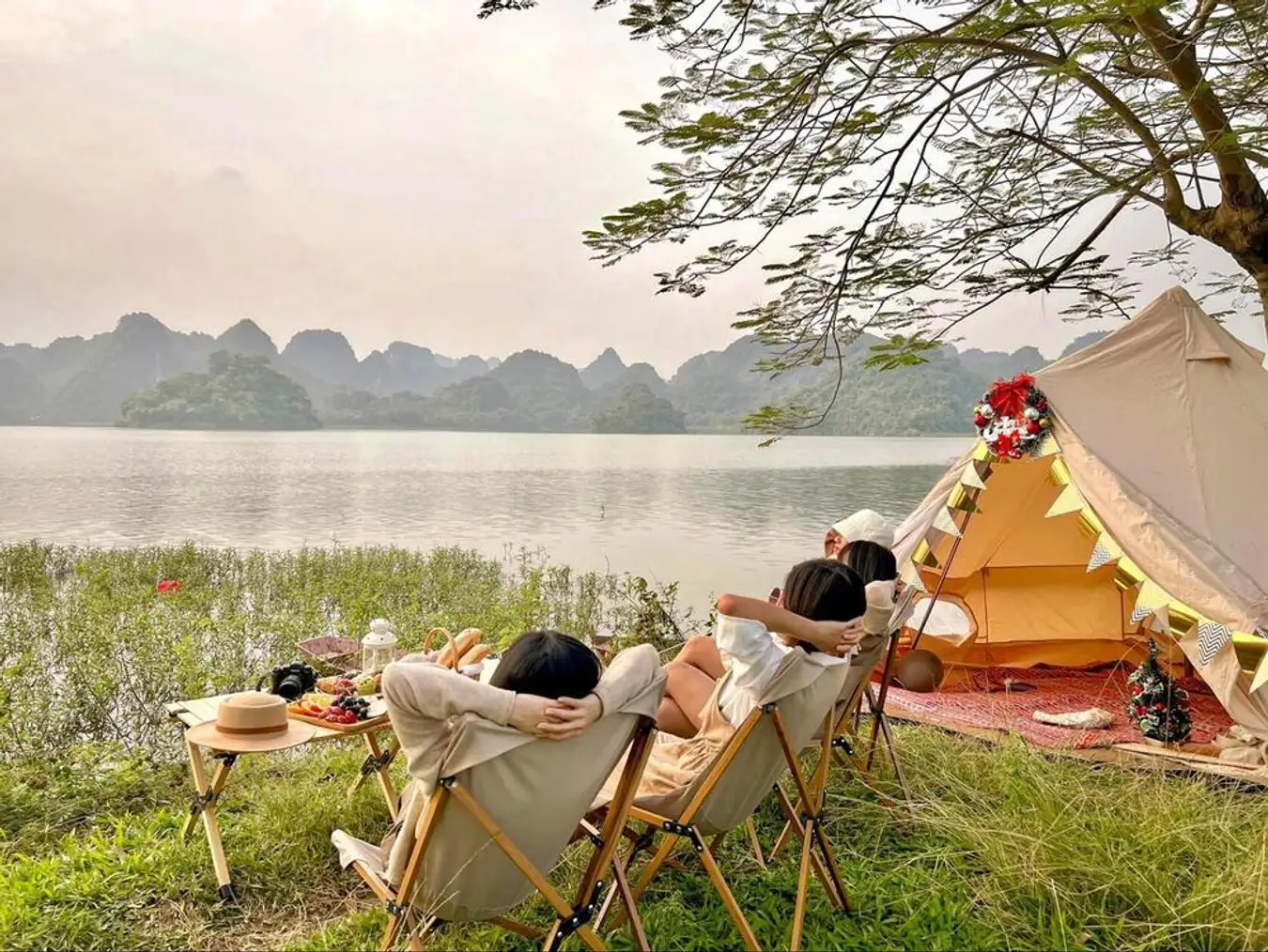 Những phút giây thư thái khi cắm tại hồ Quan Sơn