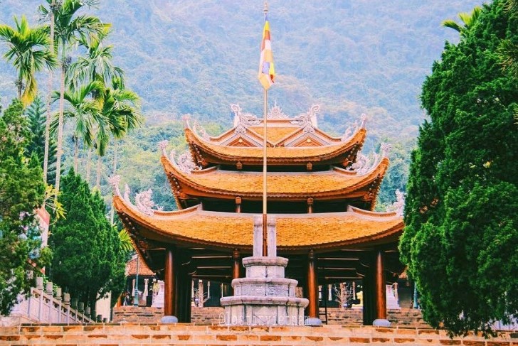 Chùa Hương là một trong những ngôi chùa nổi tiếng miền Bắc