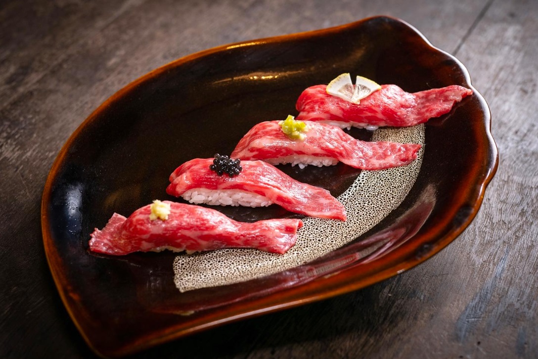 Sushi thăn ngoại thơm ngon tại The Ikka Japan