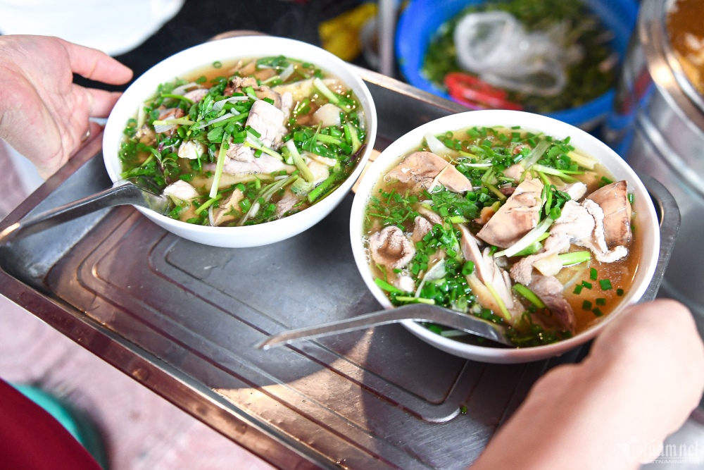 Phở Gà Châm - Quán gà ngon ở Hà Nội đạt sao Michelin